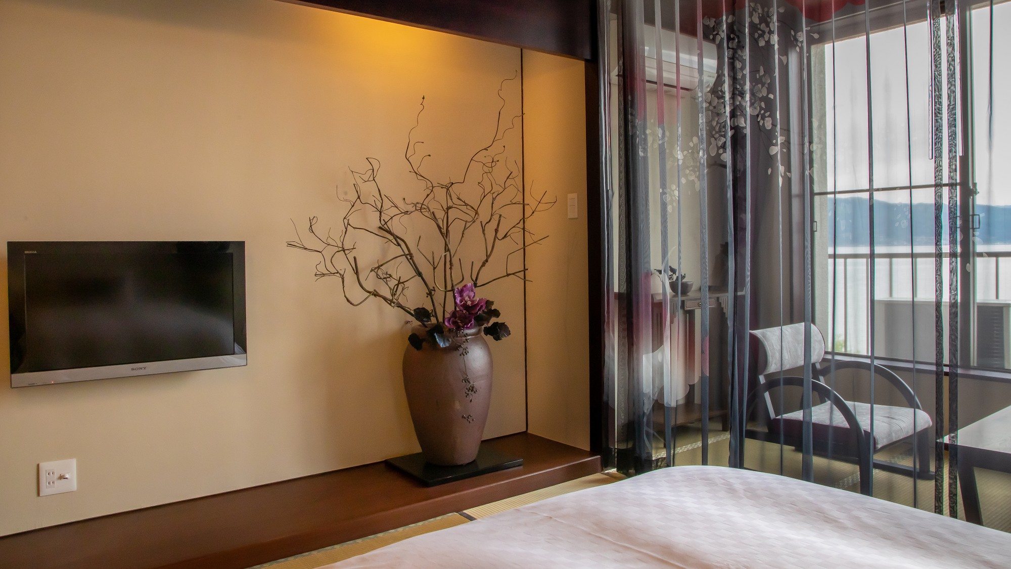 【光神10畳和室ベッド】寛ぎの空間