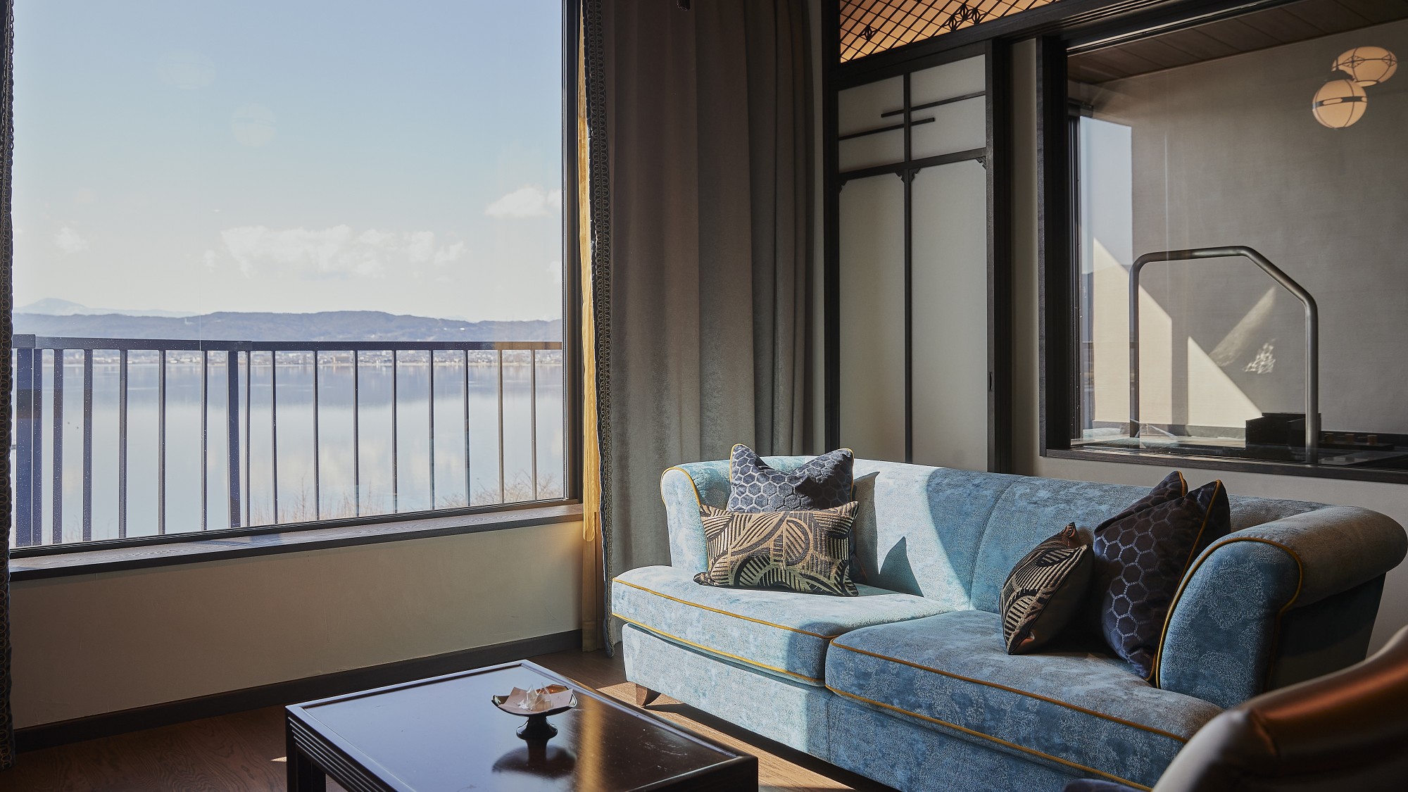 美湖の雫露天風呂付最上階スイート【湖眺望7階】