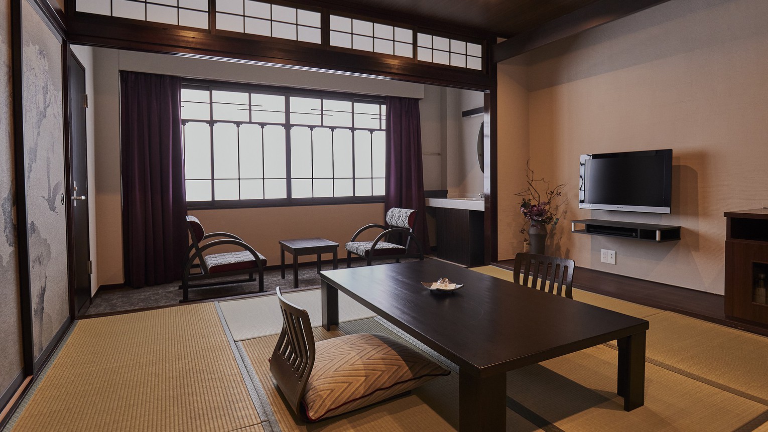 【嘉景和室8畳】街側。温泉と食事と観光をリーズナブルな価格でお愉しみ頂けます。