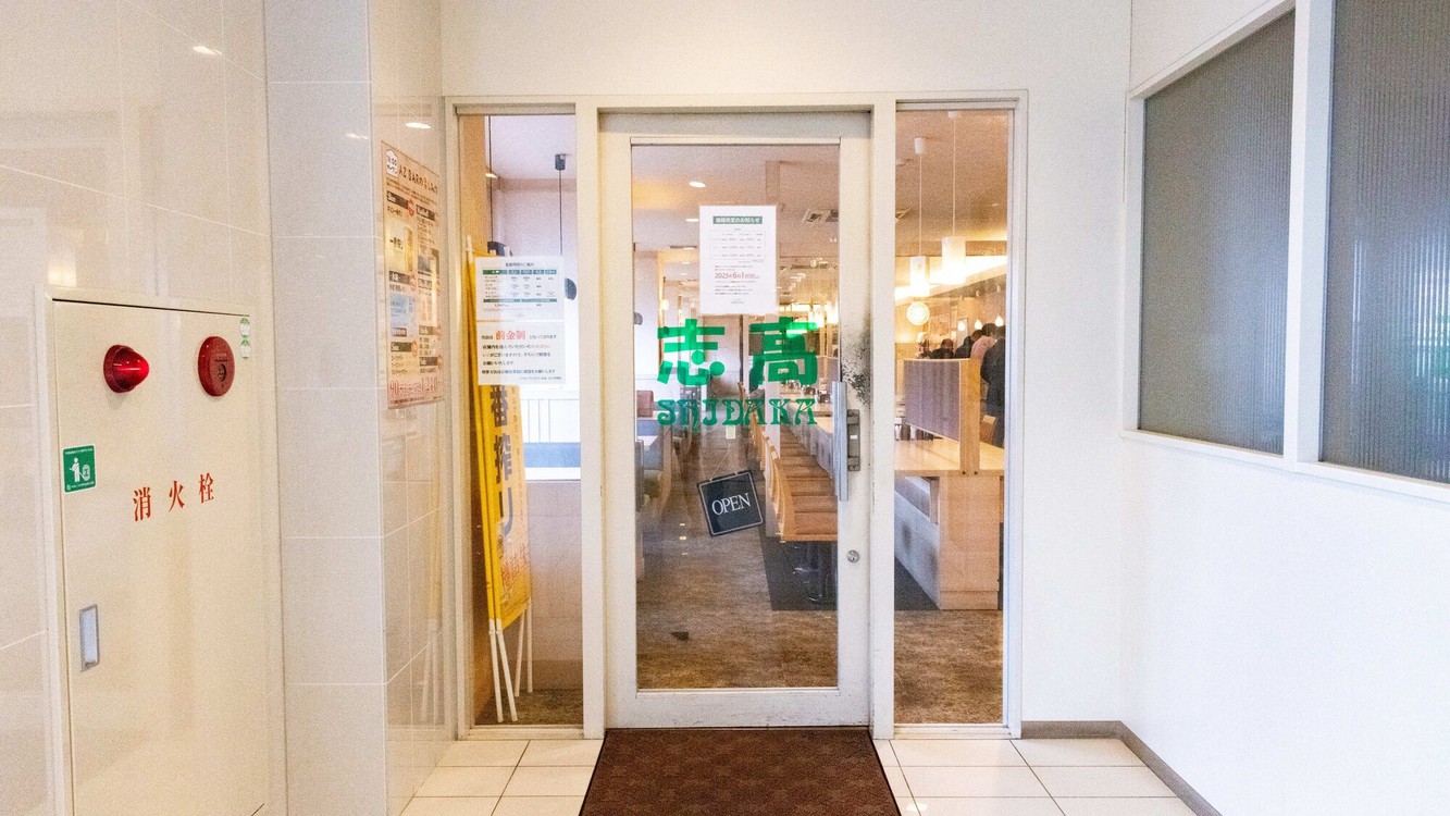 志高ホテル内入口