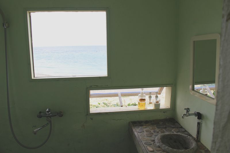 シャワー室からも海が見えます