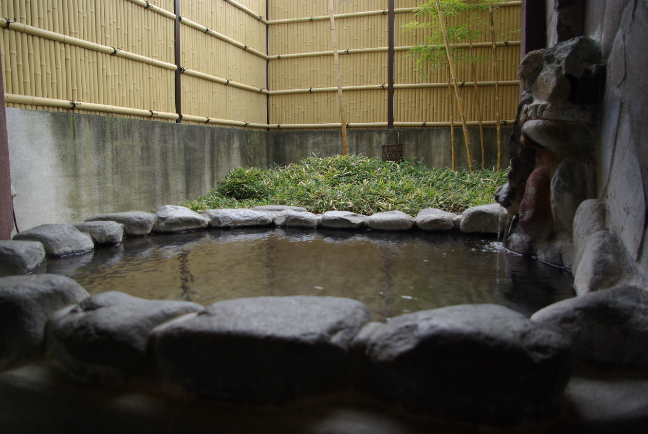 家族風呂春の湯露天