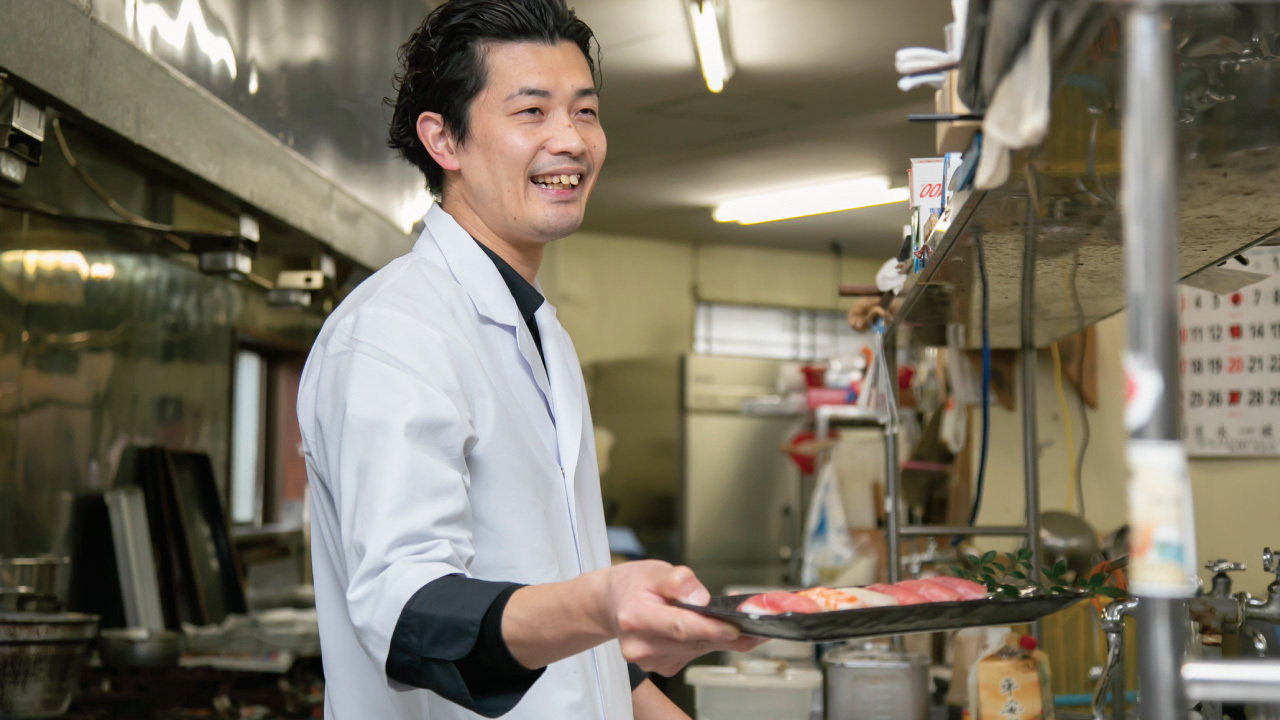 鷹の家旅館三代目です。真心こめてお料理をお作りしております。