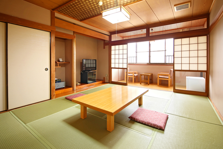 Ueki Onsen Takanoya Ueki Onsen Takanoya is perfectly located for both business and leisure guests in Kumamoto. The property offers a high standard of service and amenities to suit the individual needs of all travelers. T