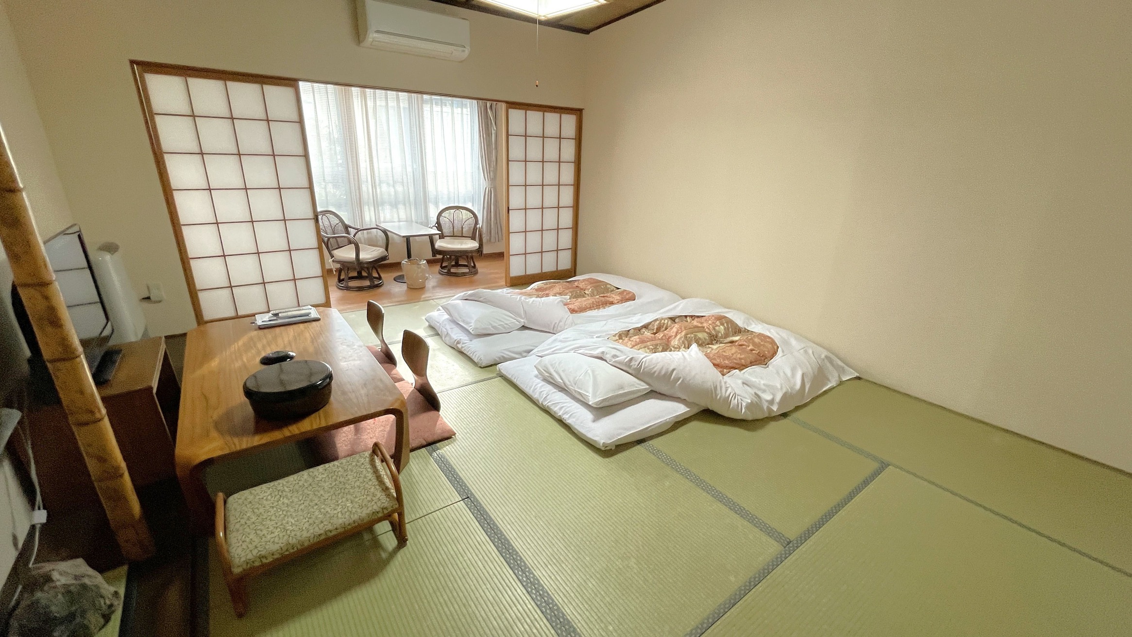 ＜客室・かなりや＞昔ながらの純和風なお部屋で、のんびりお過ごしください。