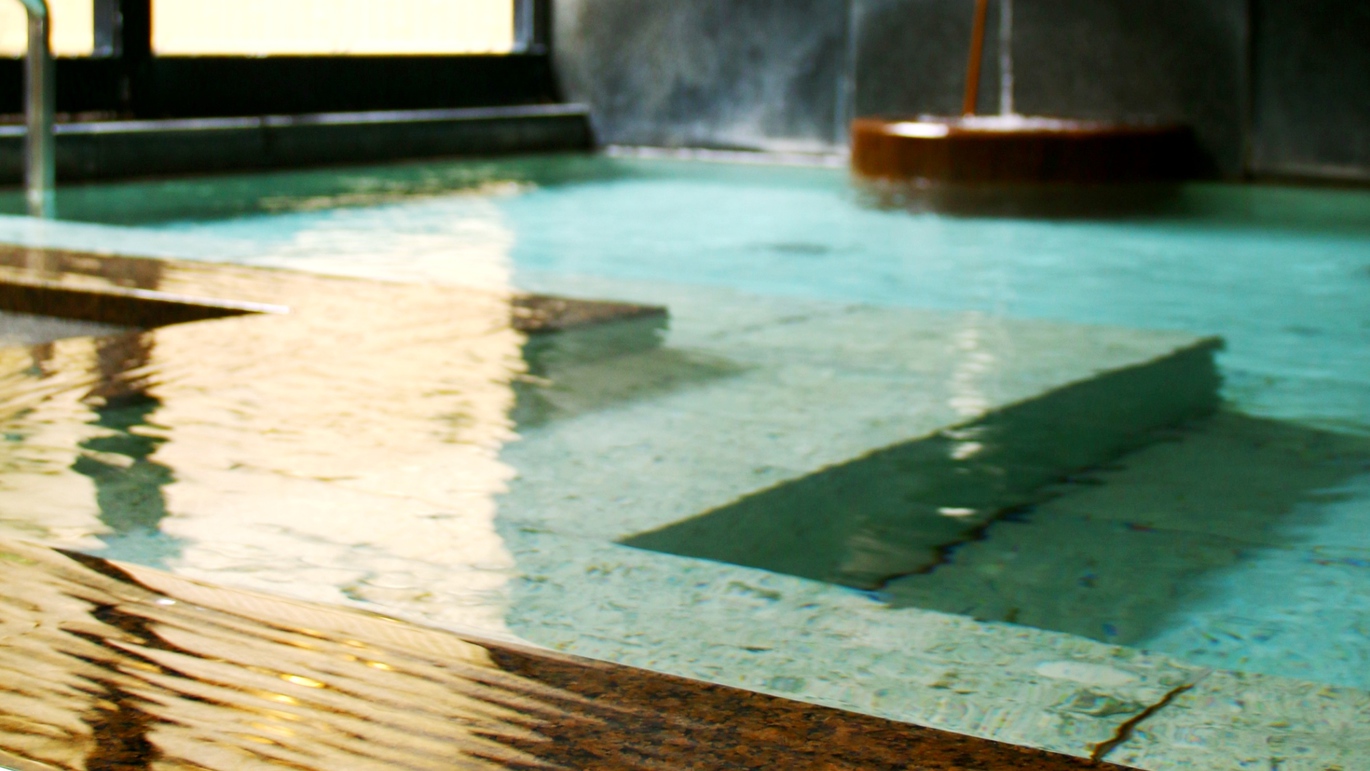 加賀百万石、歴代藩主に愛された「湯涌温泉」の湯。内湯・露天とも24時間好きなだけ楽しめます。