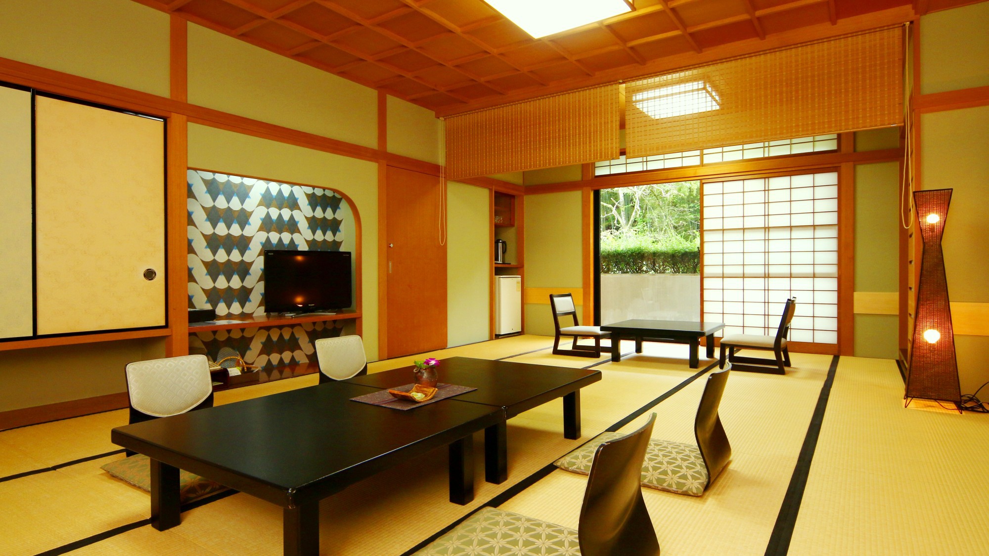 意匠を凝らした純和風造りの客室。