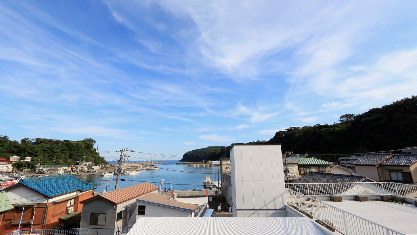 12畳和室からの眺め青い空と青い海♪ついぼ〜っとしてしまいます！
