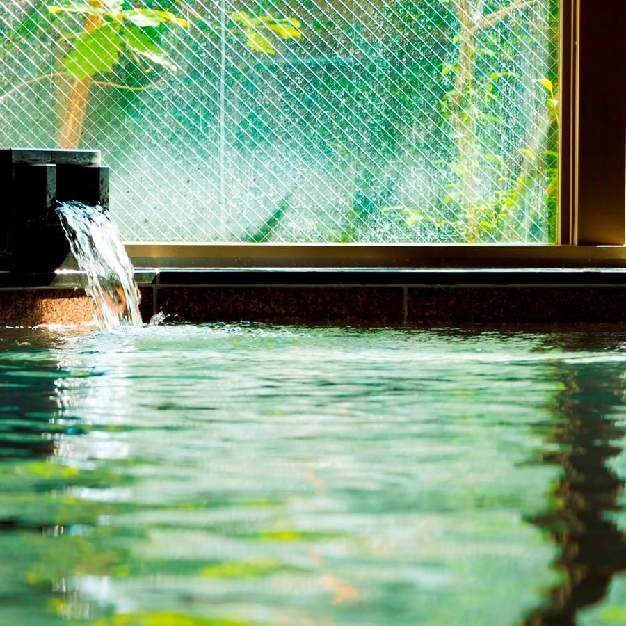 九州屈指の温泉郷の平山温泉は「とろとろ美肌の湯」。肌を転がるように、滑らかで良質な温泉