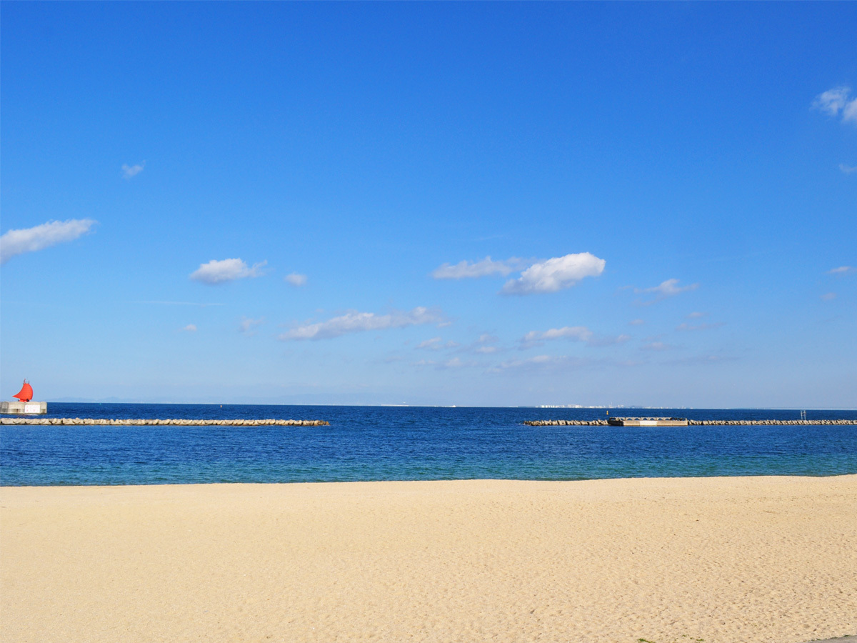 【ときめきビーチ】3月下旬〜6月上旬は潮干狩り、7月〜8月下旬は海水浴場としてにぎわうリゾートビーチ