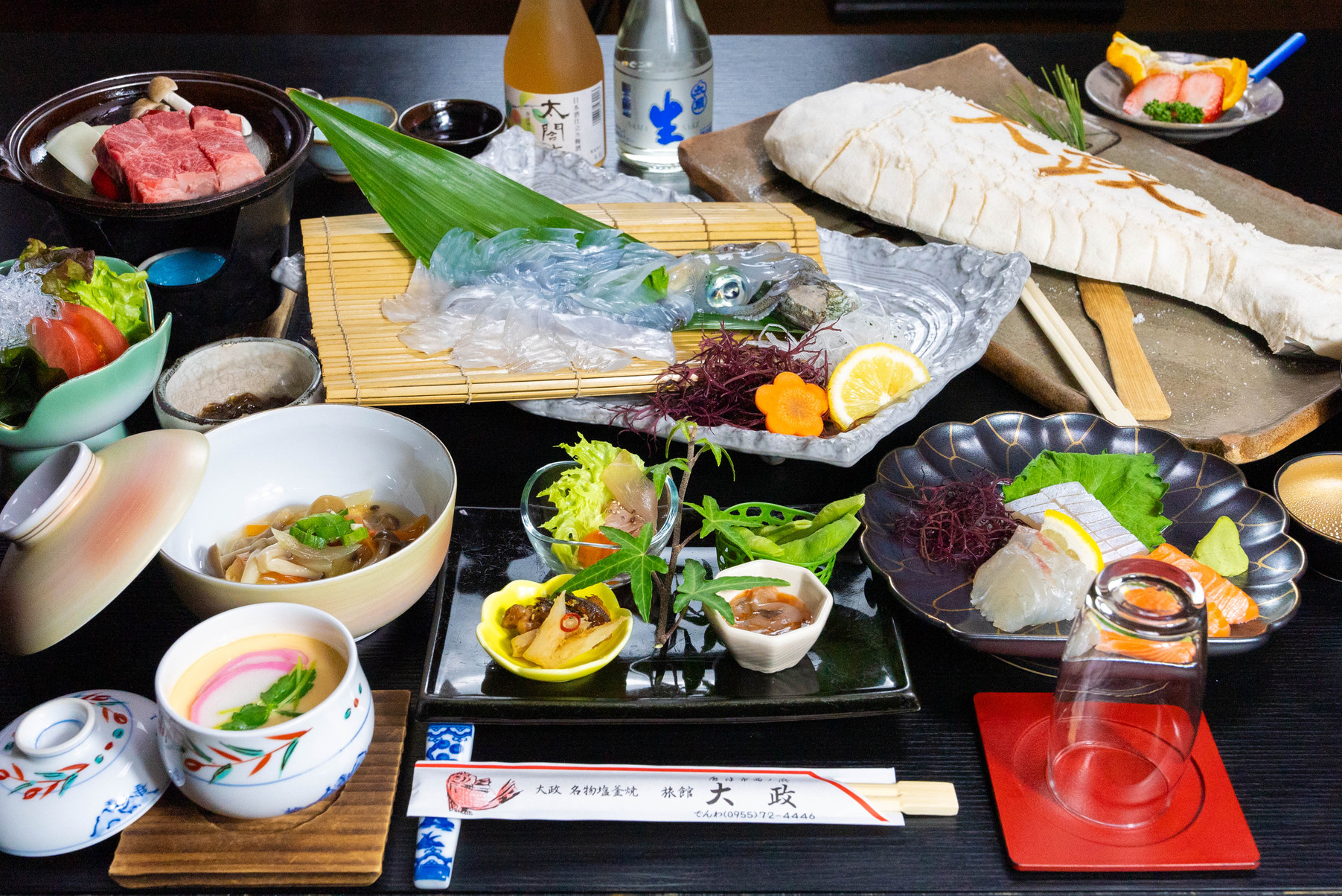 人気の名物鯛の塩釜焼きと活きイカと佐賀牛