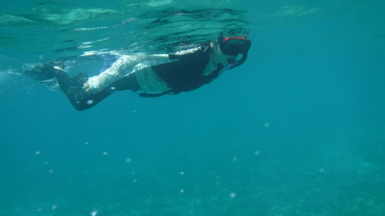 伊良部島の海で幻想のアンダーウォーター体験