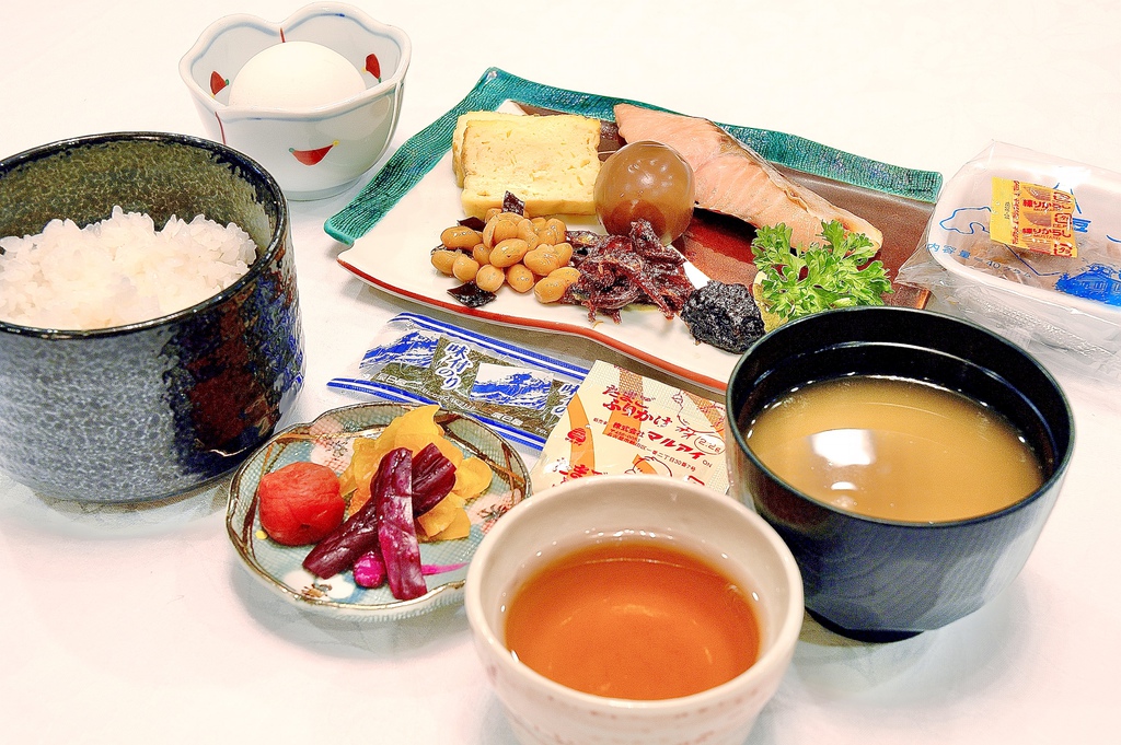 朝食バイキング和食盛り付け例