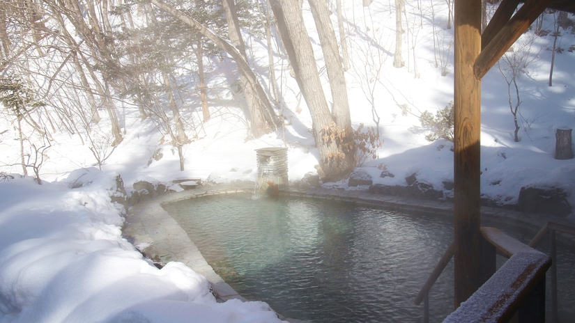 *露天風呂/冬は幻想的な景色が広がります。早朝にはダイヤモンドダストがみられることも！