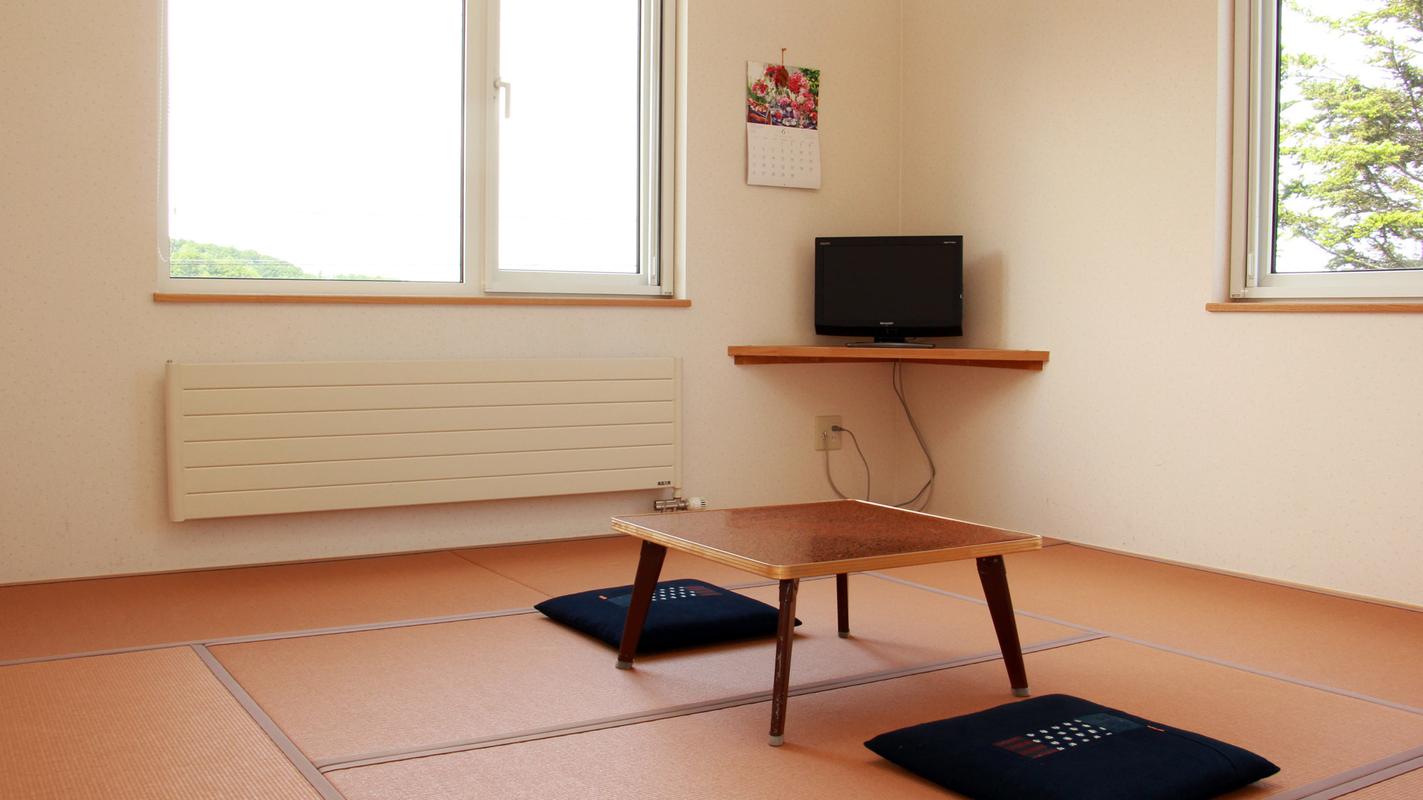 #【お部屋一例】和室8畳  暖かい太陽の光が差し込みます。アットホームな空間でお寛ぎください。