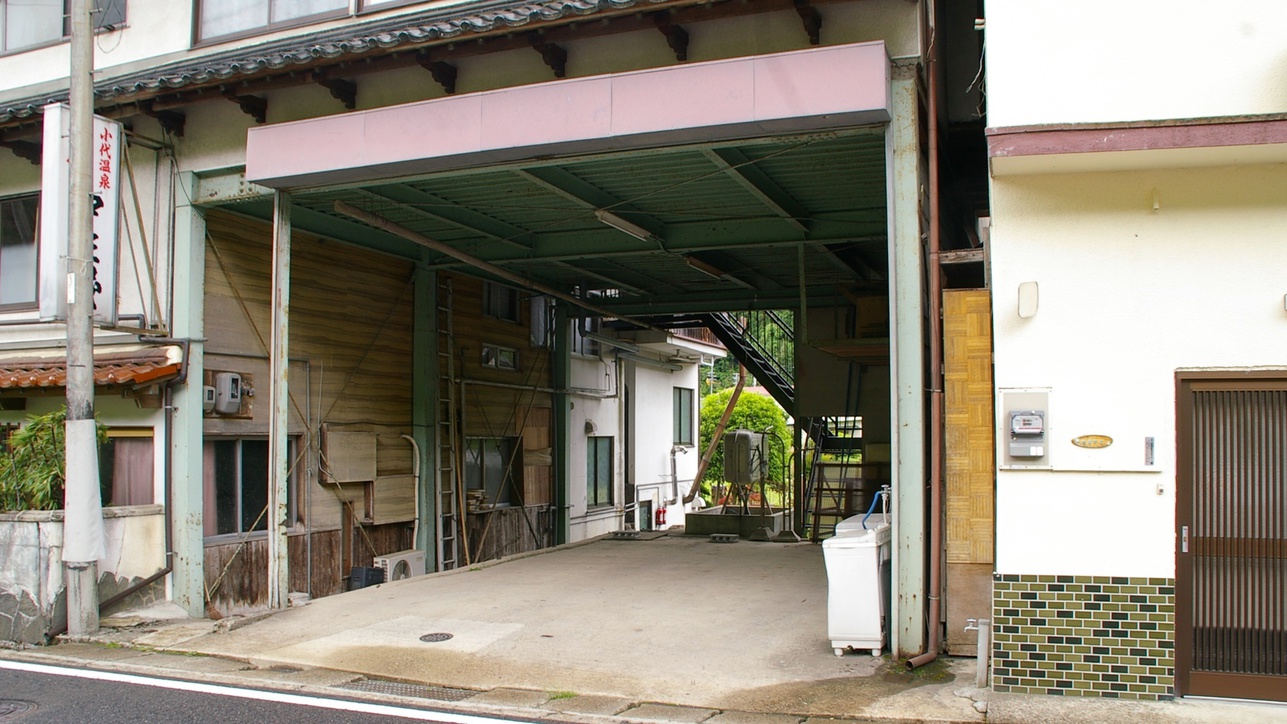 *ガレージ（屋内駐車場）