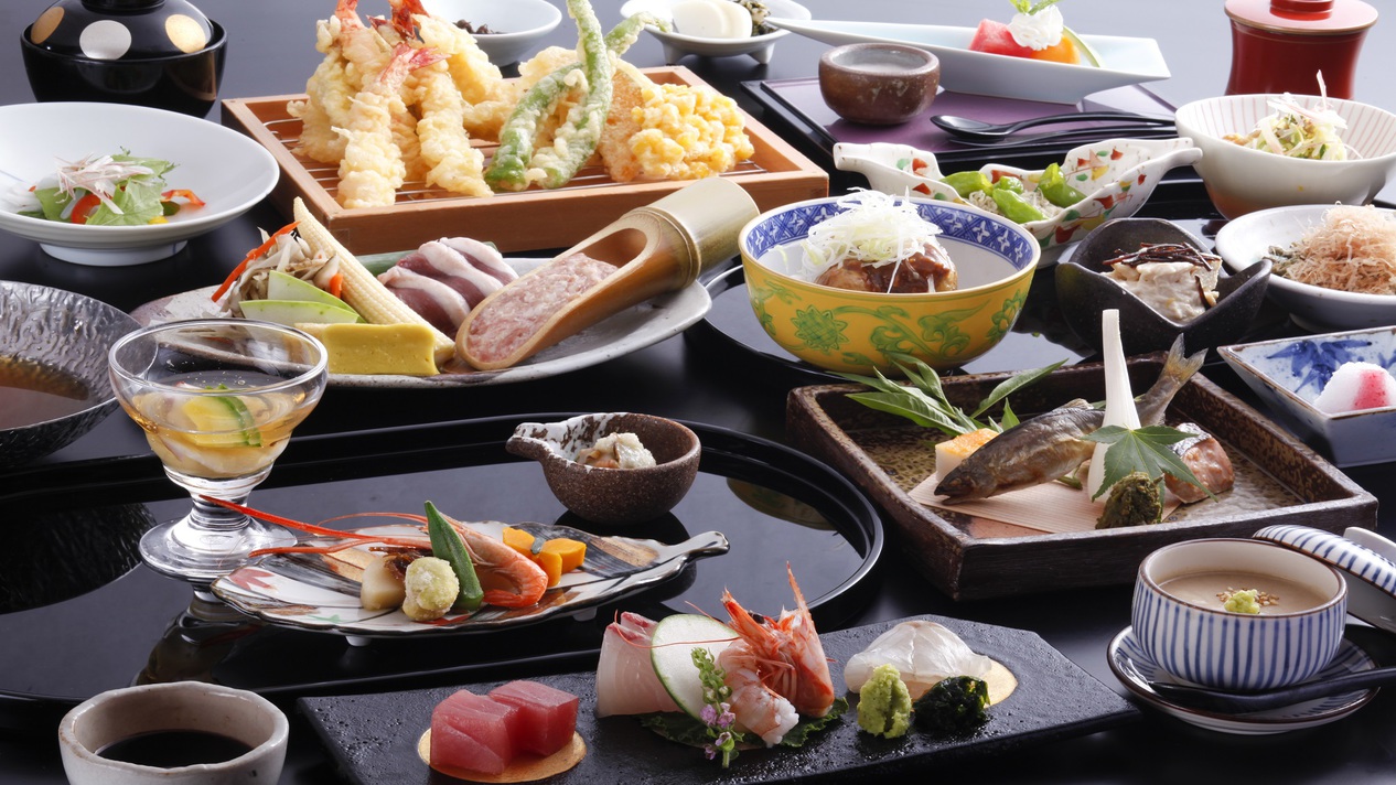 【夕食】四季夕膳会席。京都のおばんざいと天ぷら