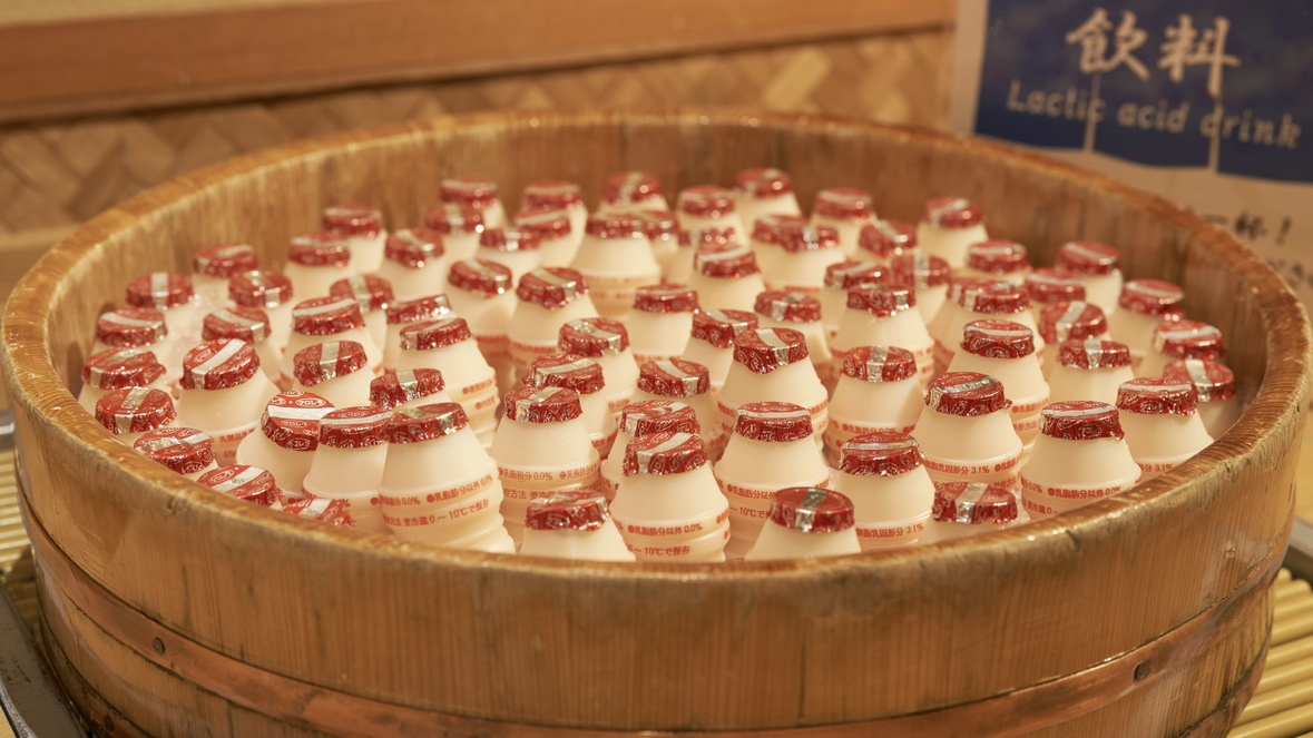 【無料サービス】朝は乳酸菌飲料のご用意がございます。