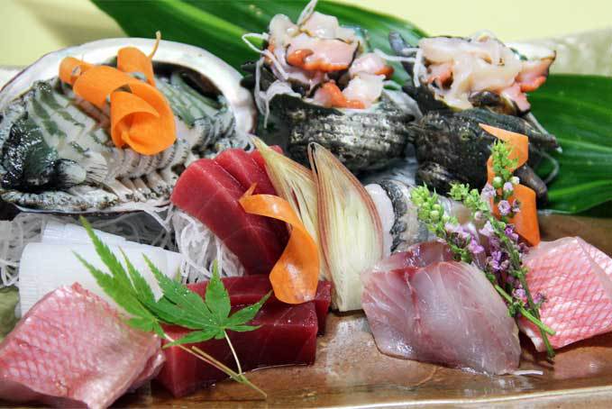 【ご夕食一例】・・・天然地魚お造り盛り合わせプラン鮑と天然地魚のお造り盛り合わせ
