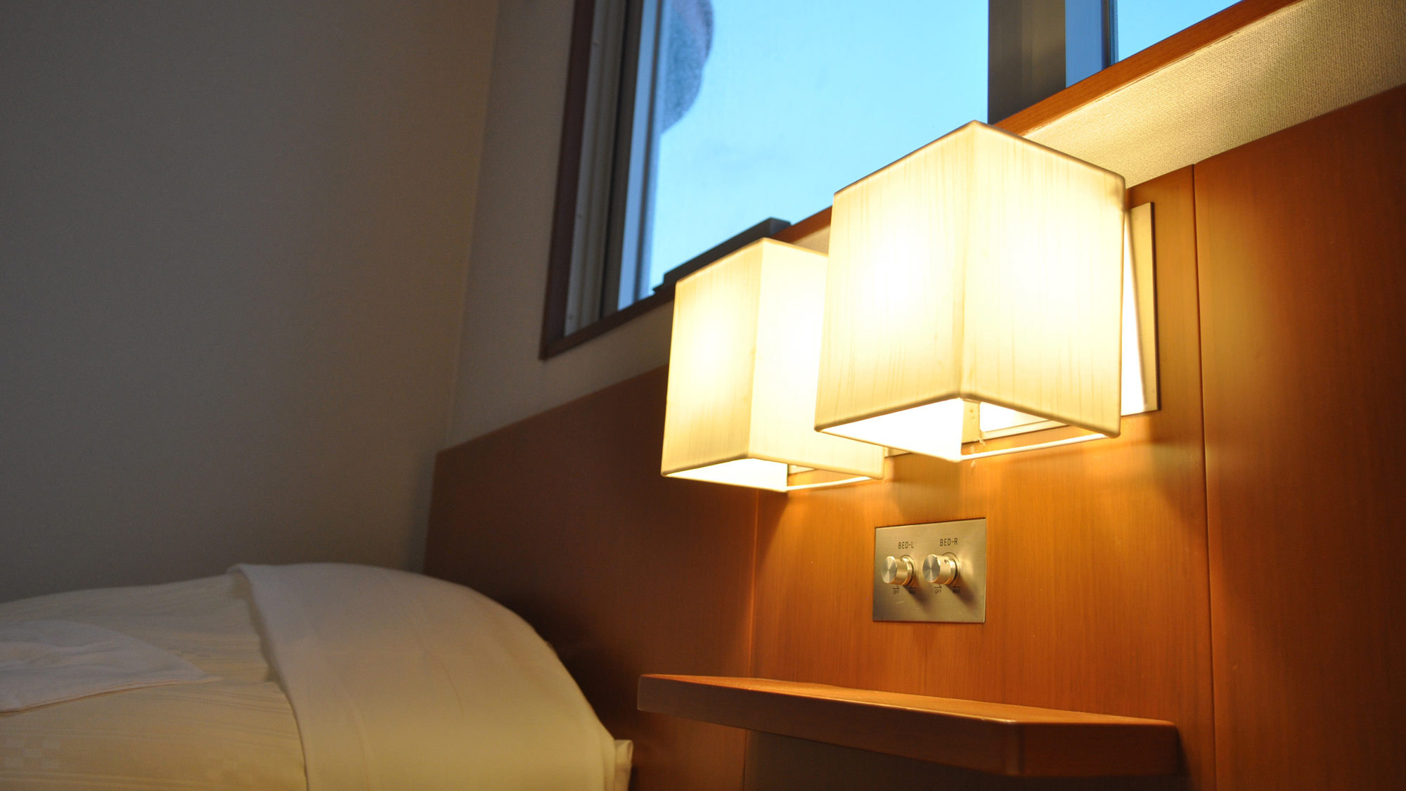 【客室ランプ】暖かな灯りが旅の疲れを癒します。