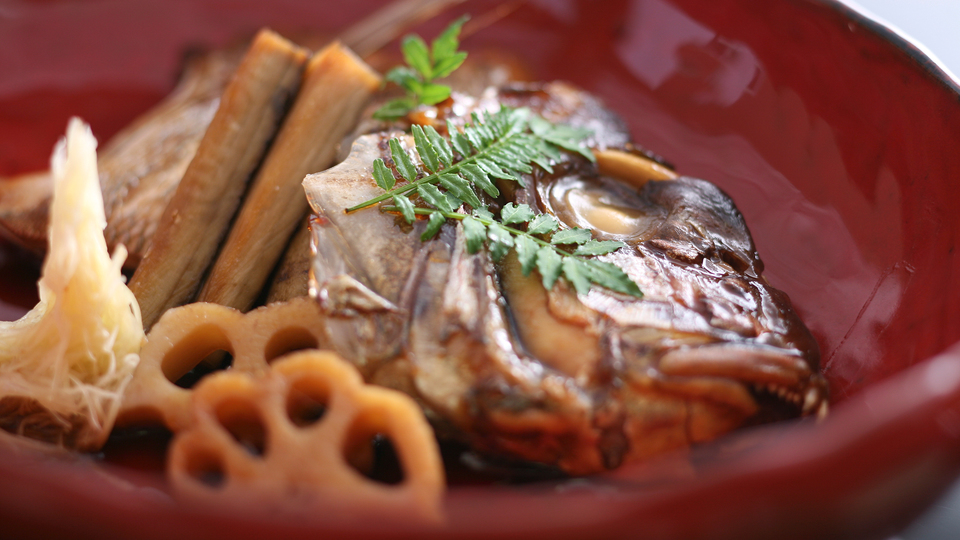 あら煮は鯛の旨味がたっぷりでご飯とお酒がすすみます料理イメージ