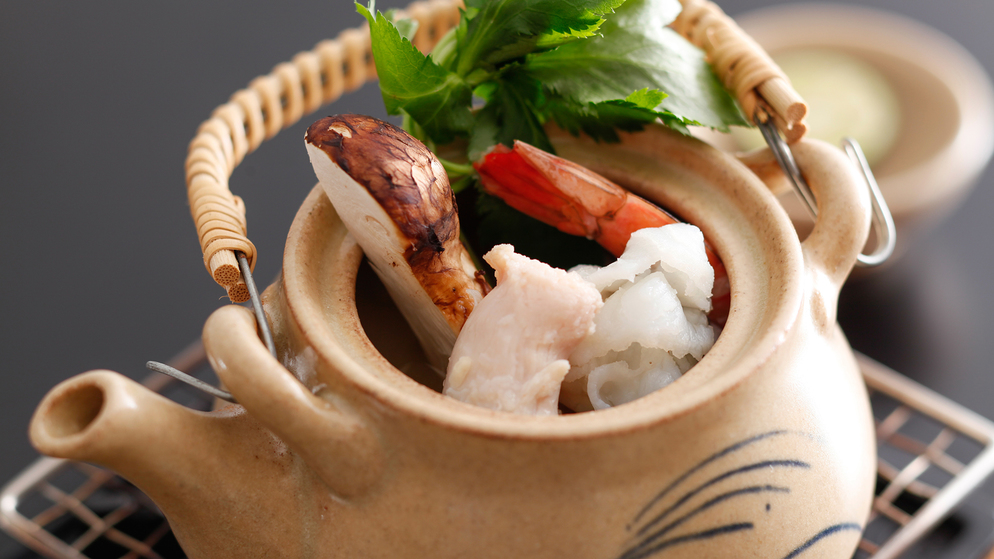 錦秋鱧と松茸の土瓶蒸し料理イメージ