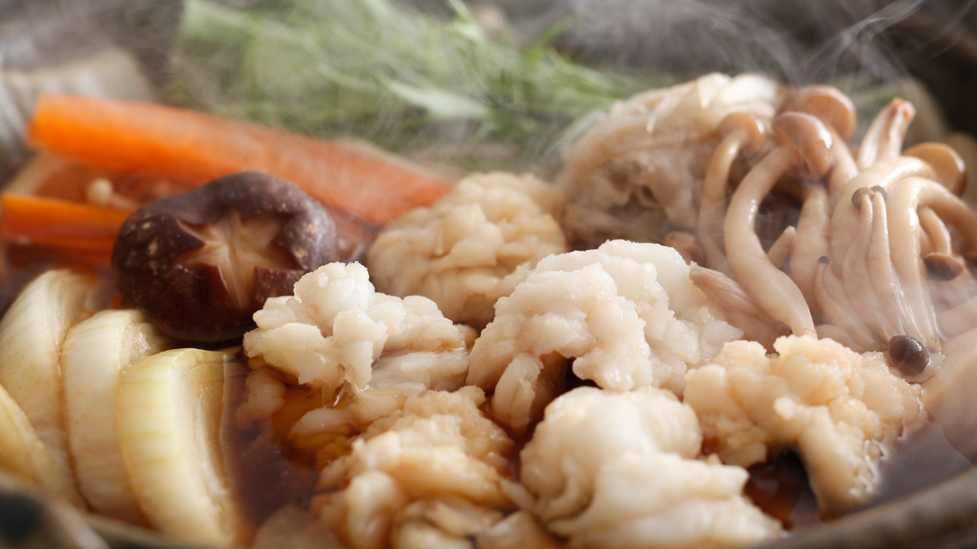 旨みたっぷりの錦秋鱧と淡路玉葱を、割り下で煮込む淡路島ならではの“;鱧すき鍋”;料理イメージ