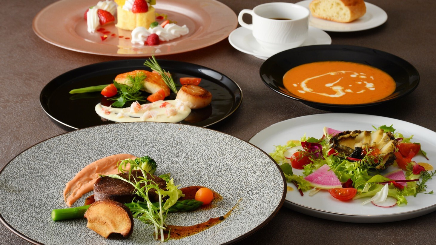 【東館1階】レストラン「アゼリア」フレンチイメージ