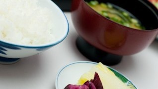 ご飯・みそ汁・おかゆ・お魚などの和食メニューもご用意しております