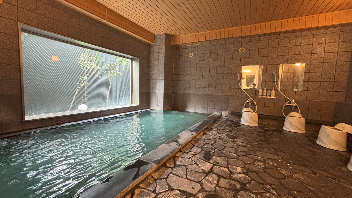 【大浴場】お時間によって男女入替制となっておりますのでお気を下さい。