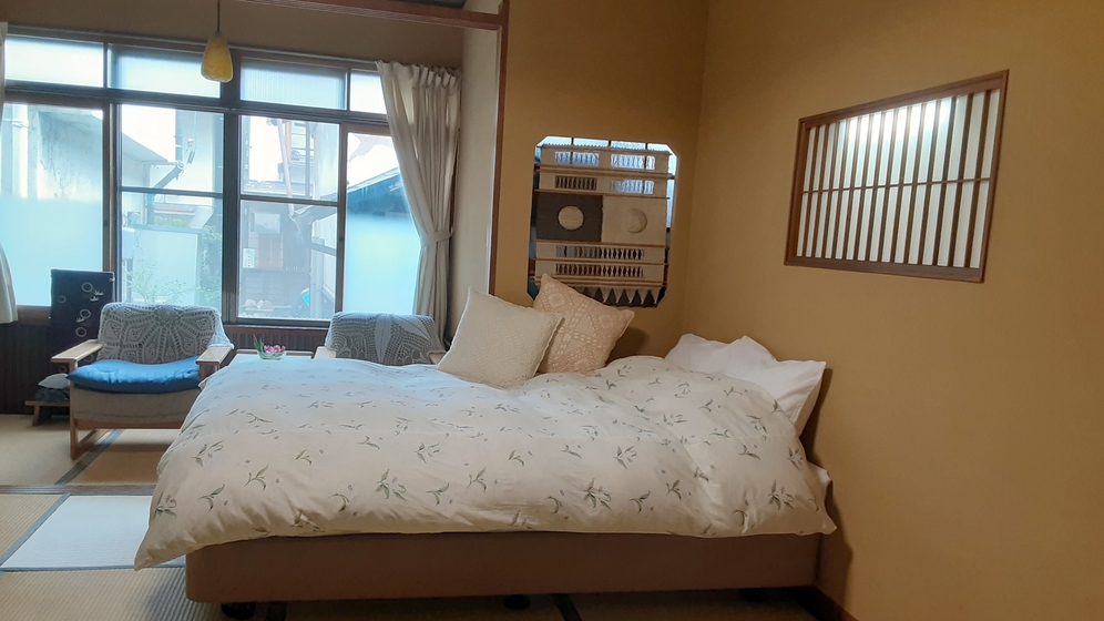 *部屋一例）ベッド付和室。足腰にやさしいベッドです。