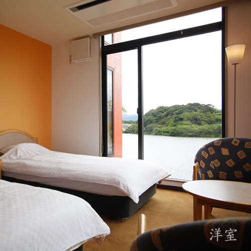 Chiisana Shiroi Hana Set in a prime location of Kyotango, Chiisana Shiroi Hana puts everything the city has to offer just outside your doorstep. The property features a wide range of facilities to make your stay a pleasan