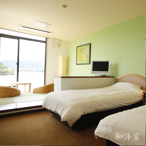 Chiisana Shiroi Hana Set in a prime location of Kyotango, Chiisana Shiroi Hana puts everything the city has to offer just outside your doorstep. The property features a wide range of facilities to make your stay a pleasan