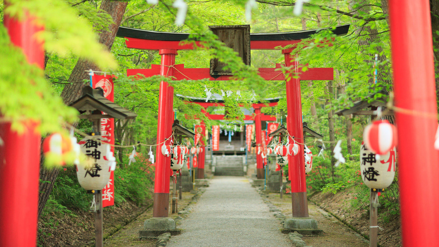 花巻温泉稲荷神社新緑の時季