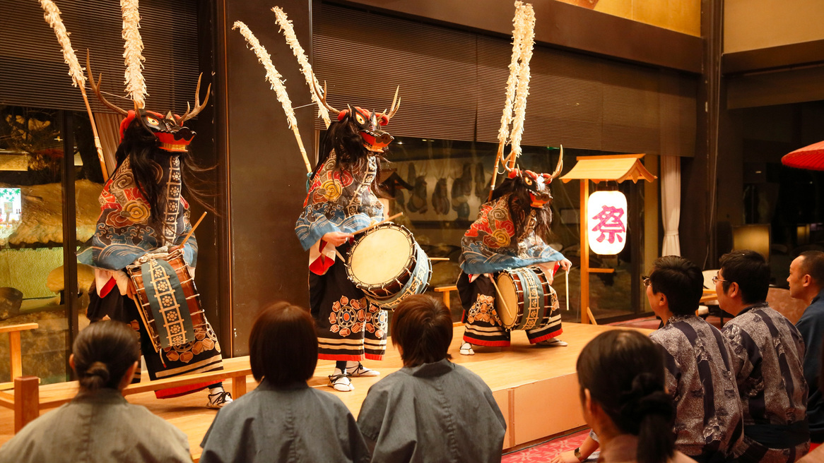 おまつり広場（郷土芸能を無料開催）※休演の場合あり