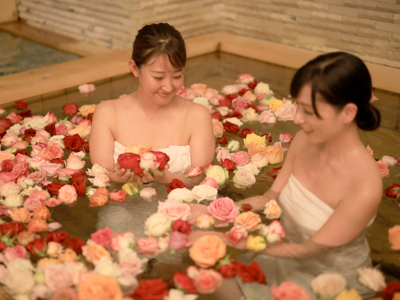 女子大浴場 バラ風呂