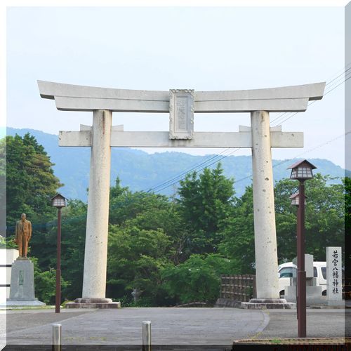 【若宮八幡宮】車で１分