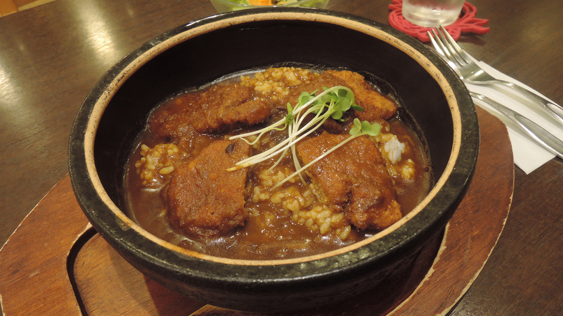 *【カフェメニュー】岩盤焼きカツカレー♪鹿児島黒豚のカツを使った自慢の一品です