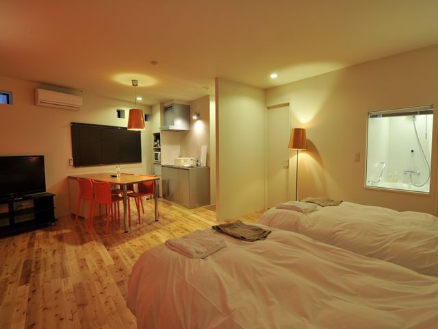 スーペリアスタジオのダイニングルーム（オレンジ）