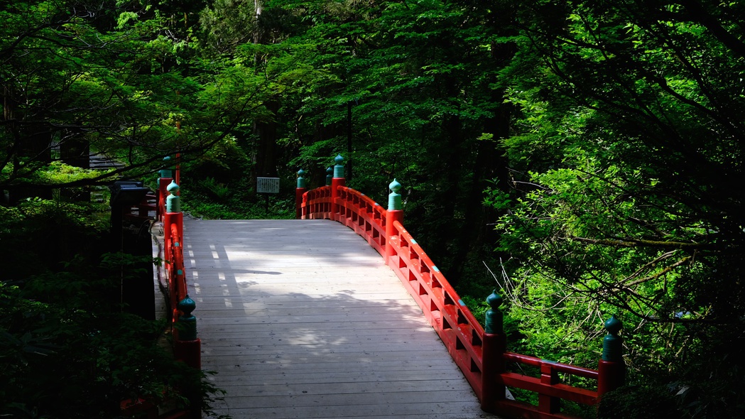 *羽黒山/祓川にかかる朱塗りの美しい神橋