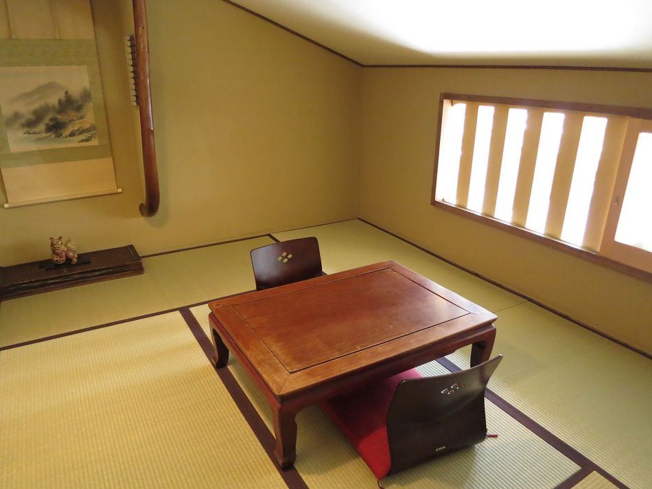 2F 東の間