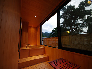今心亭２階客室「桔梗」９９平米露天風呂