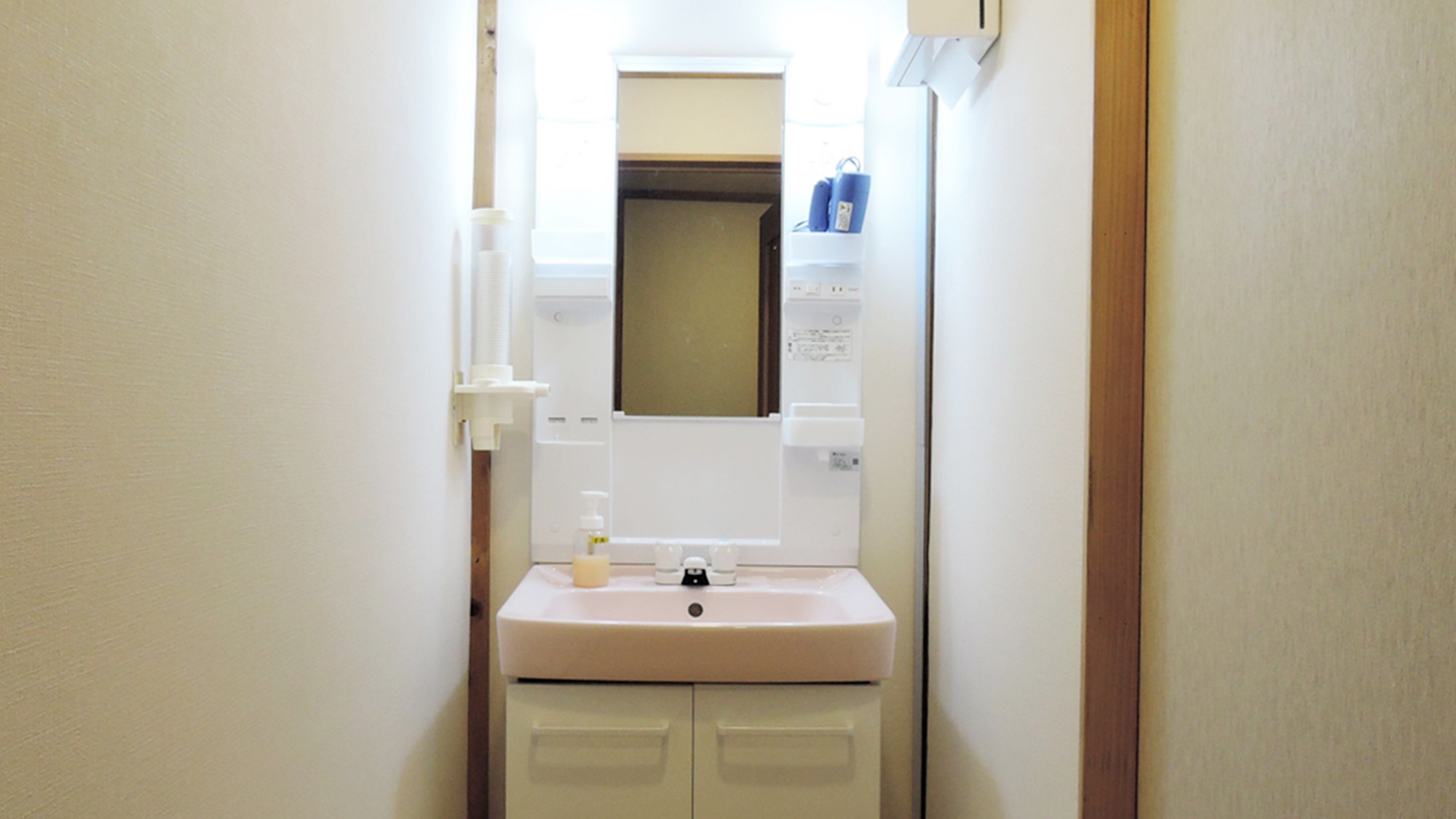 *和室６畳一例／客室内の洗面スペース。お部屋で落ち着いて身支度ができます。