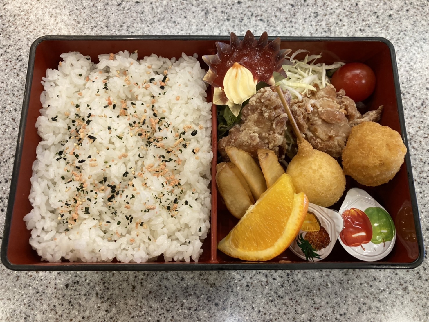 【お子様御膳】（夕食一例）寿司と割烹料理のお店「ひょうたん」のデリバリー