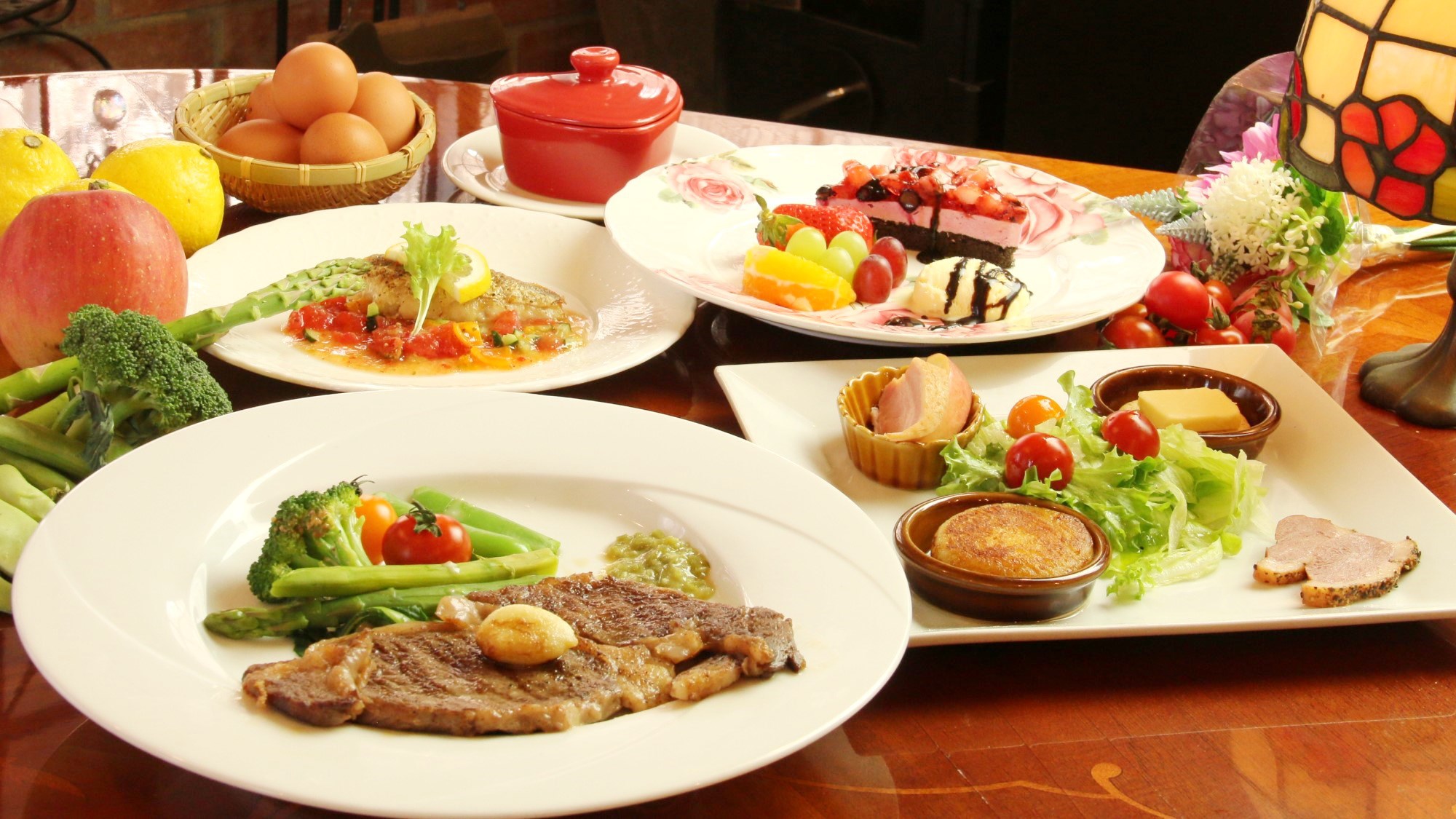 夕食A5和牛ステーキ＋スープオムライスコースのお料理一例