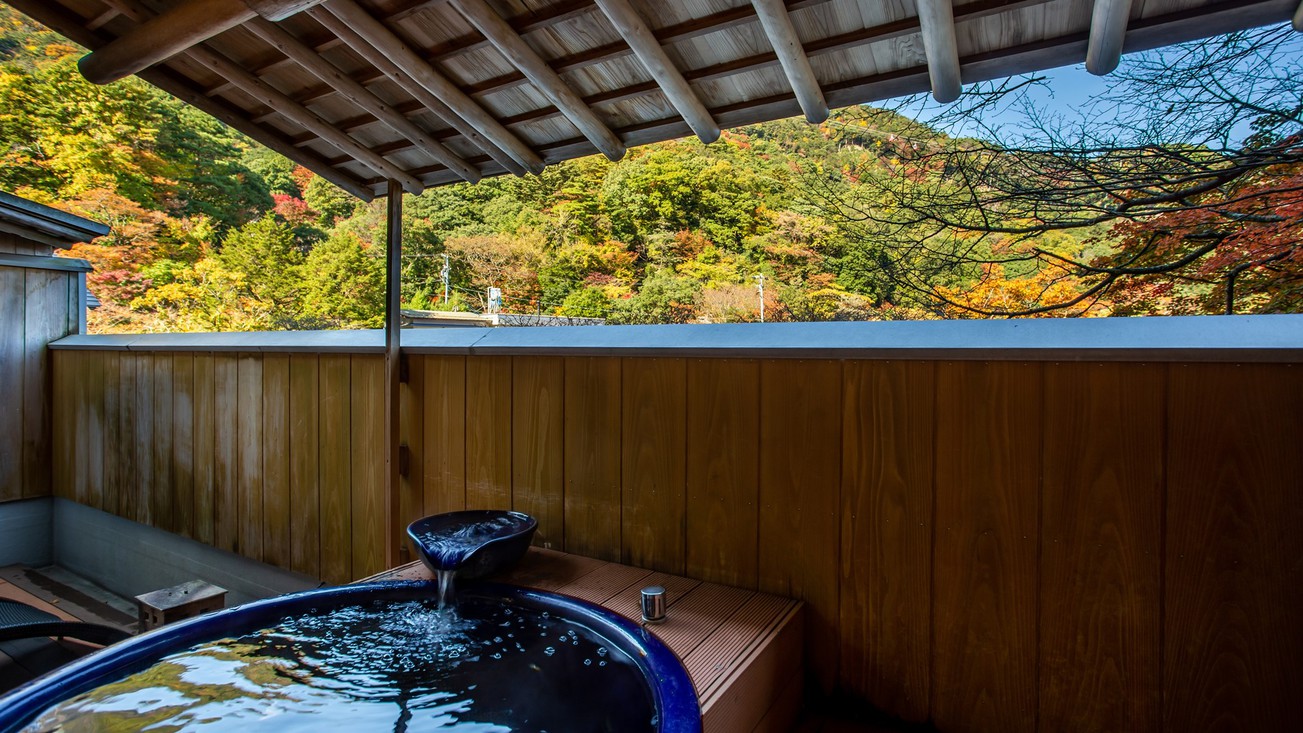 *【露天風呂付客室】秋は紅葉の景色を眺めながら、良質な湯の山温泉をいつでも満喫。