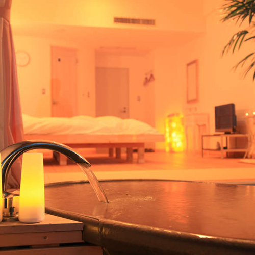 【露天風呂付スイートルーム306号室】露天風呂（温泉ではありません）で、よりプライベートなひと時を