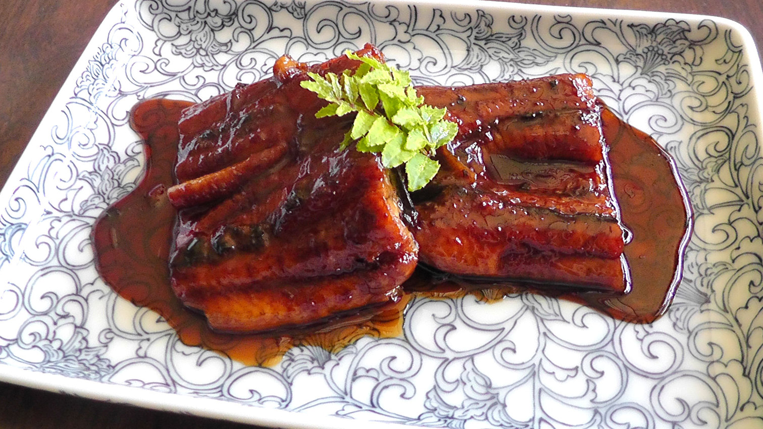 【食事】グレードUPコースでは鰻の蒲焼をお召し上がりいただけます。