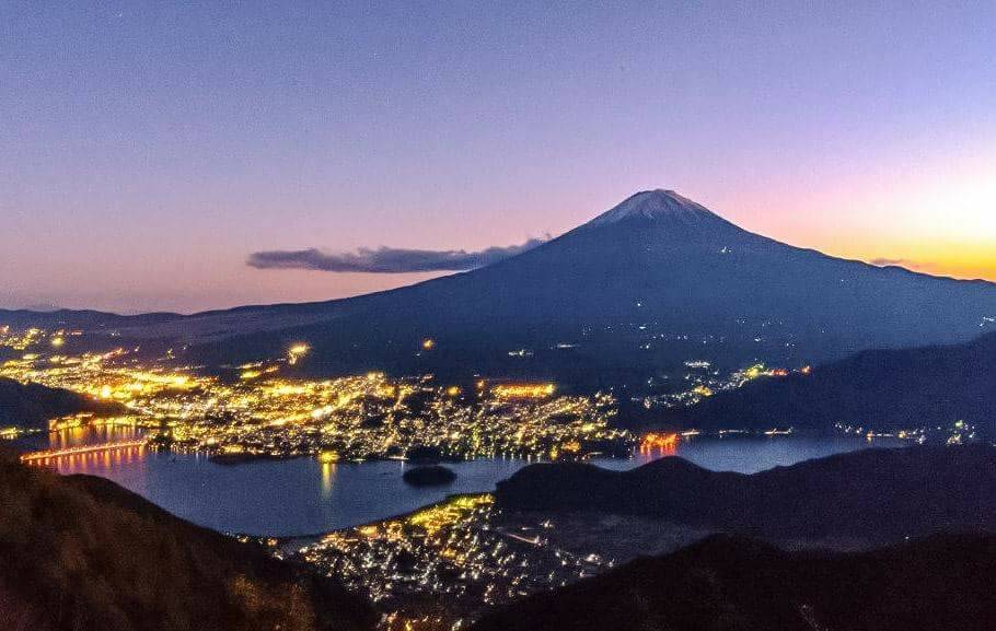 河口湖大橋からの富士山夜景