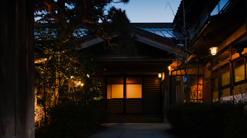 Shinshu Zenkouji Yakioin The 3-star Shinshu Zenkouji Yakioin offers comfort and convenience whether youre on business or holiday in Nagano. The property offers a wide range of amenities and perks to ensure you have a great t